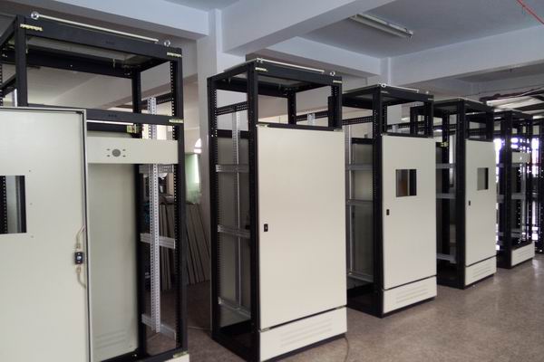 永昌控制柜-3683厂家控制柜检修需要注意的